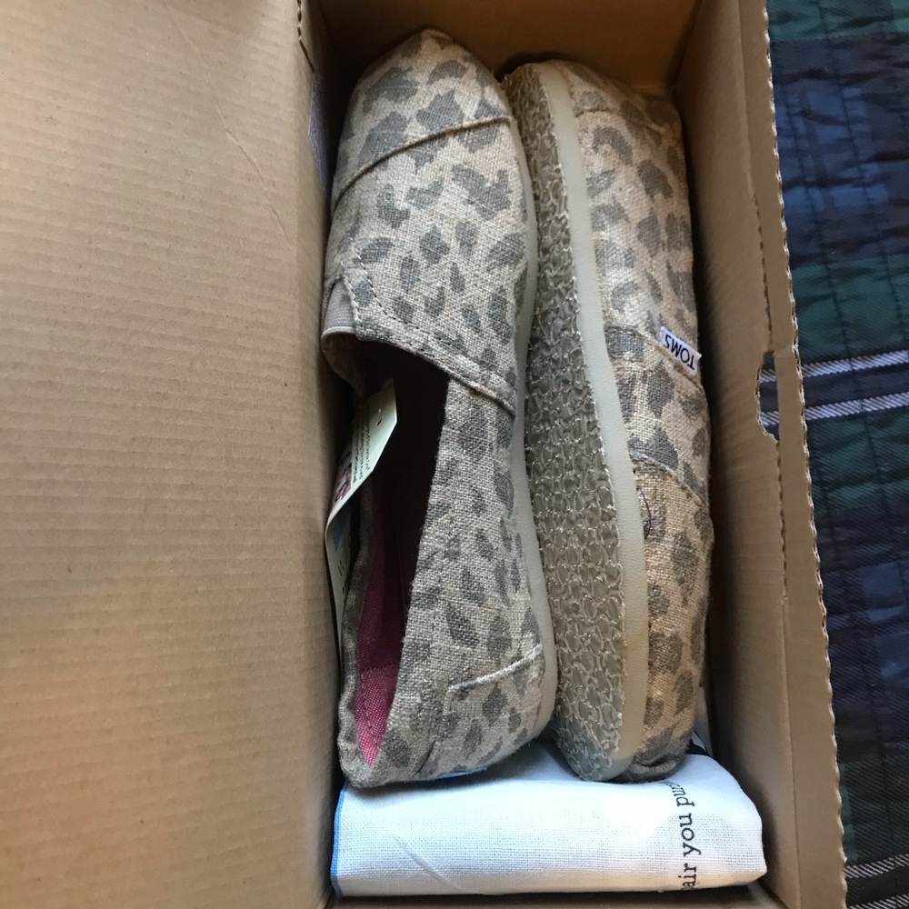 Toms classic shoes